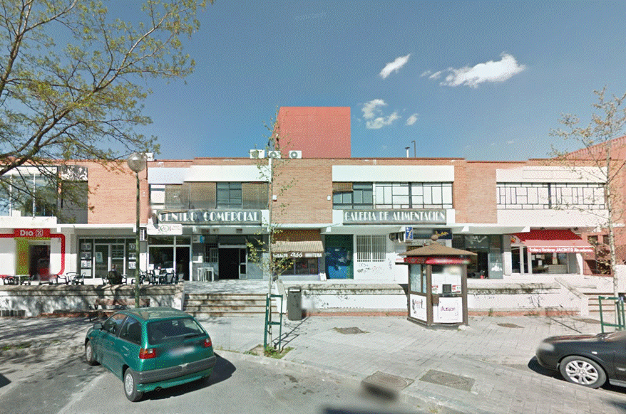 El centro comercial de Fuente del Tiro 1, en el barrio de Las Águilas